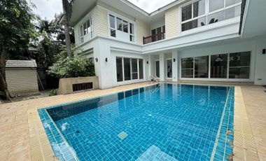 Casa en alquiler de 4 habitaciones en Khlong Toei, Bangkok