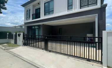 Haus zur Miete mit 4 Zimmer in Lat Krabang, Bangkok