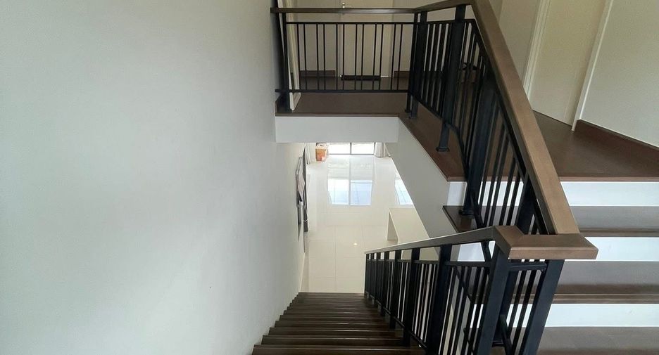 Haus zur Miete mit 4 Zimmer in Lat Krabang, Bangkok