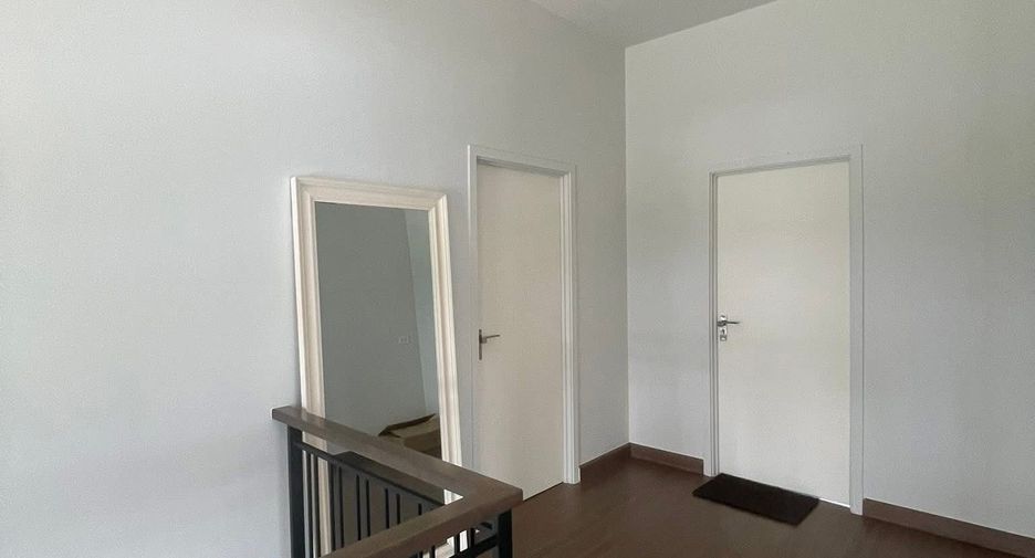 Haus zur Miete mit 4 Zimmer in Lat Krabang, Bangkok