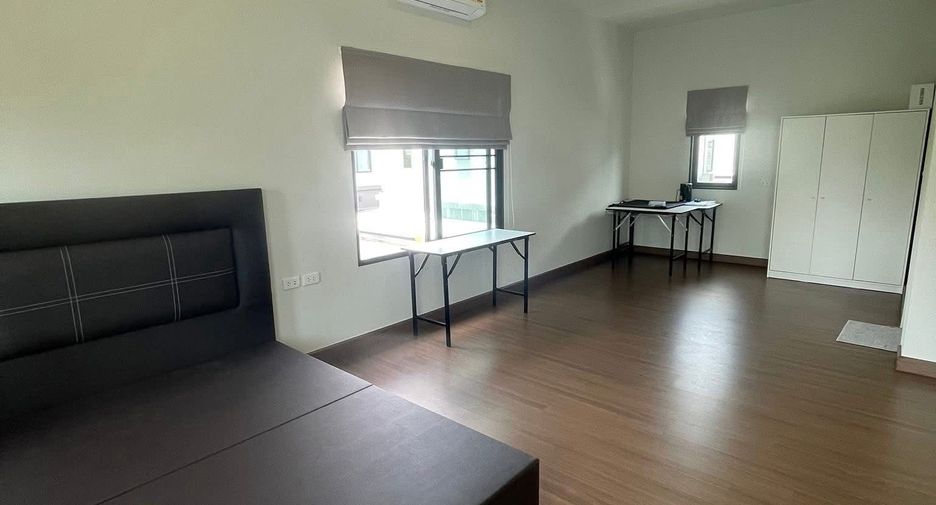 Haus zur Miete mit 4 Zimmer in Lat Krabang, Bangkok