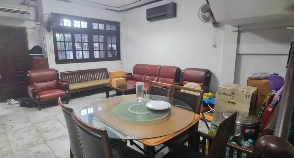 For sale 8 bedrooms townhouse in Bang Rak, Bangkok