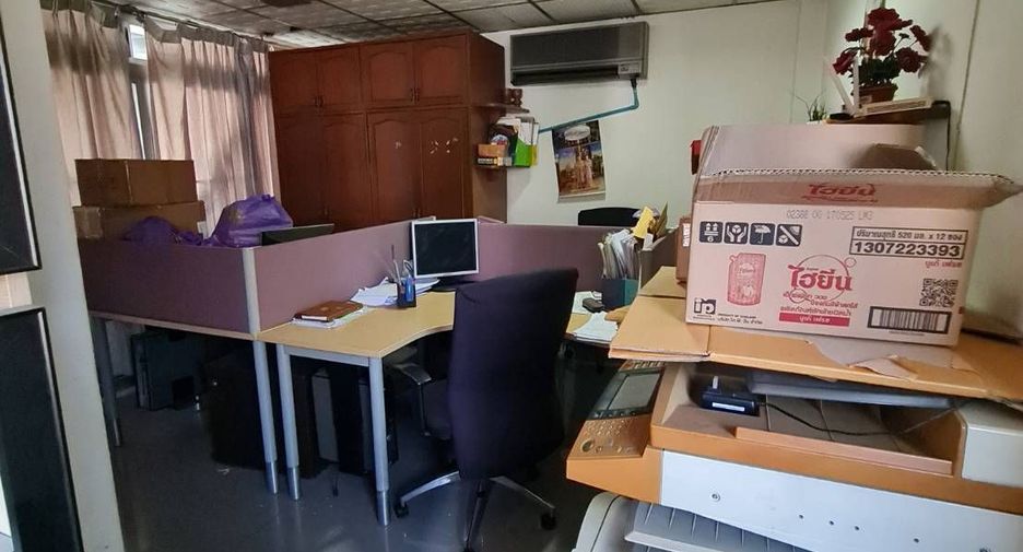 For sale 8 bedrooms townhouse in Bang Rak, Bangkok