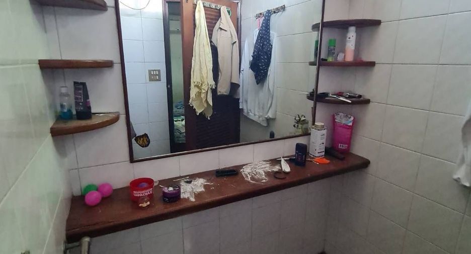 For sale 8 bedrooms townhouse in Bang Rak, Bangkok