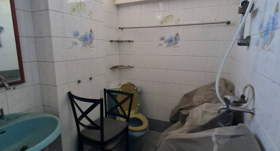 For sale 8 bedrooms townhouse in Bang Rak, Bangkok