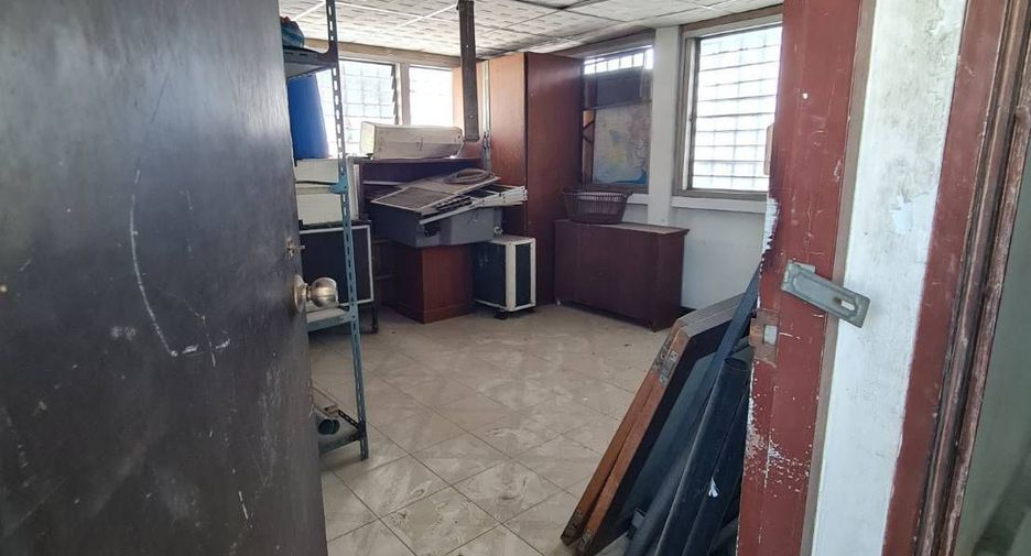 For sale 8 bedrooms townhouse in Bang Rak, Bangkok
