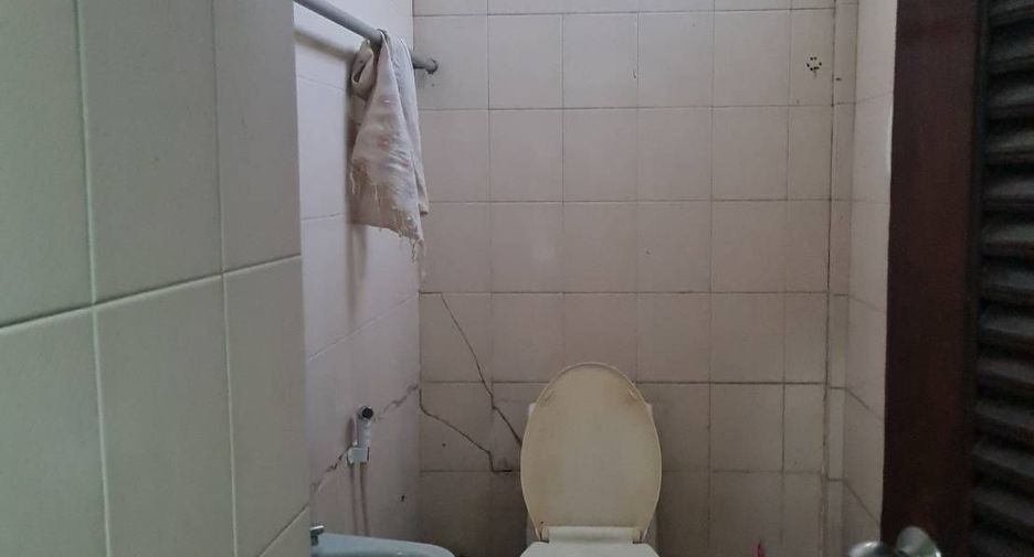 For sale 8 bedrooms townhouse in Bang Rak, Bangkok