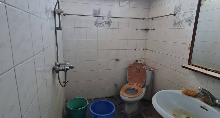 For sale 8 bedrooms townhouse in Bang Rak, Bangkok