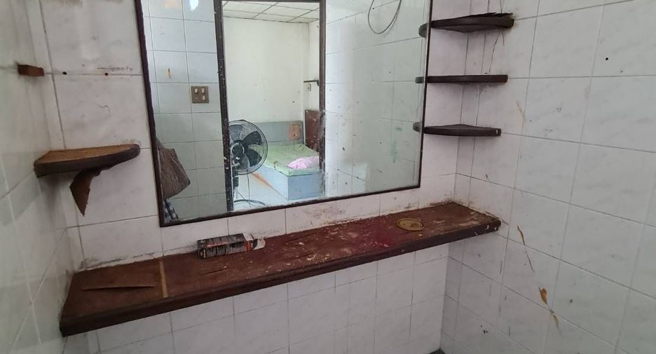 For sale 8 bedrooms townhouse in Bang Rak, Bangkok