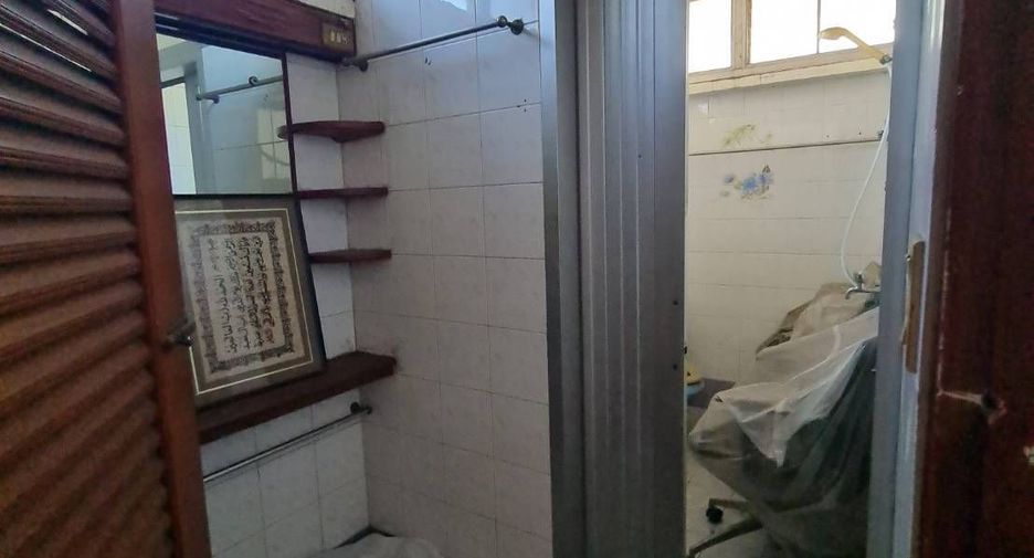 For sale 8 bedrooms townhouse in Bang Rak, Bangkok