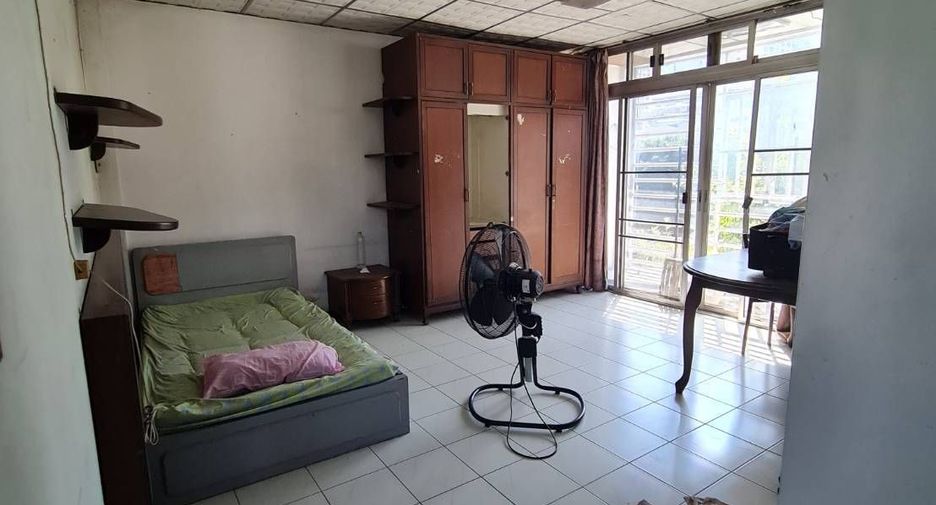 For sale 8 bedrooms townhouse in Bang Rak, Bangkok