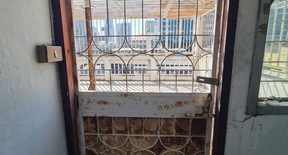 For sale 8 bedrooms townhouse in Bang Rak, Bangkok