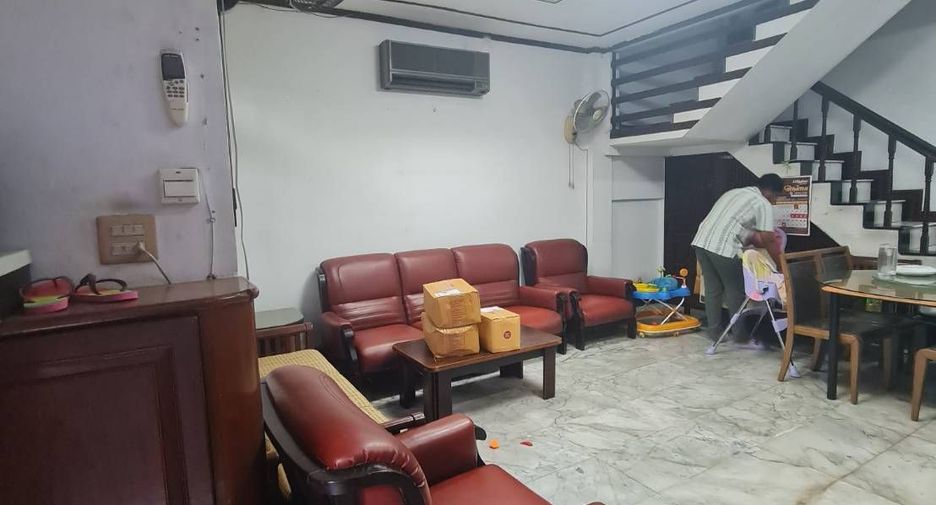 For sale 8 bedrooms townhouse in Bang Rak, Bangkok