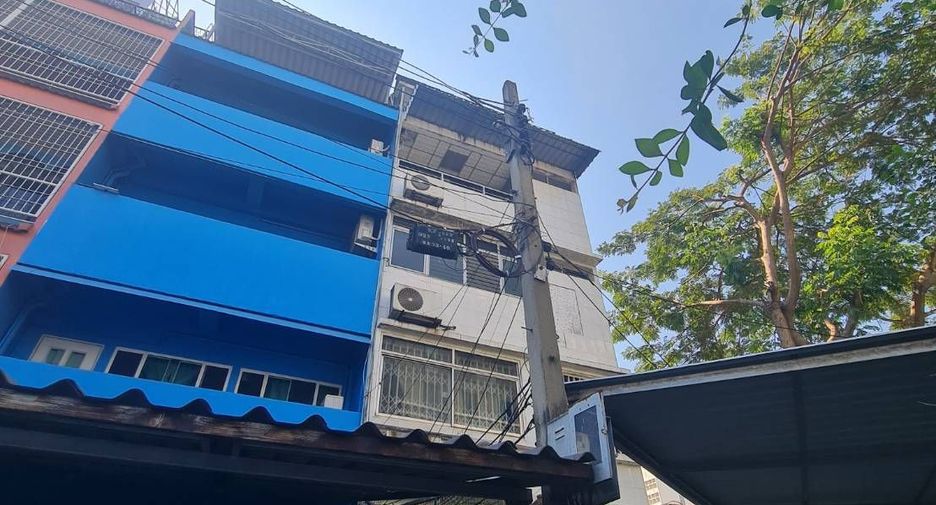 For sale 8 bedrooms townhouse in Bang Rak, Bangkok