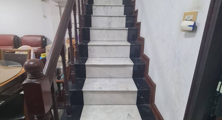 For sale 8 bedrooms townhouse in Bang Rak, Bangkok