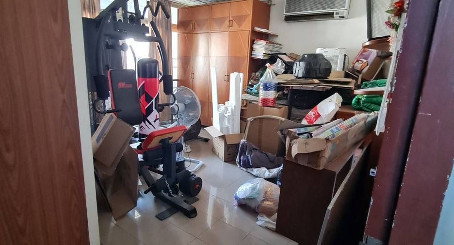 For sale 8 bedrooms townhouse in Bang Rak, Bangkok