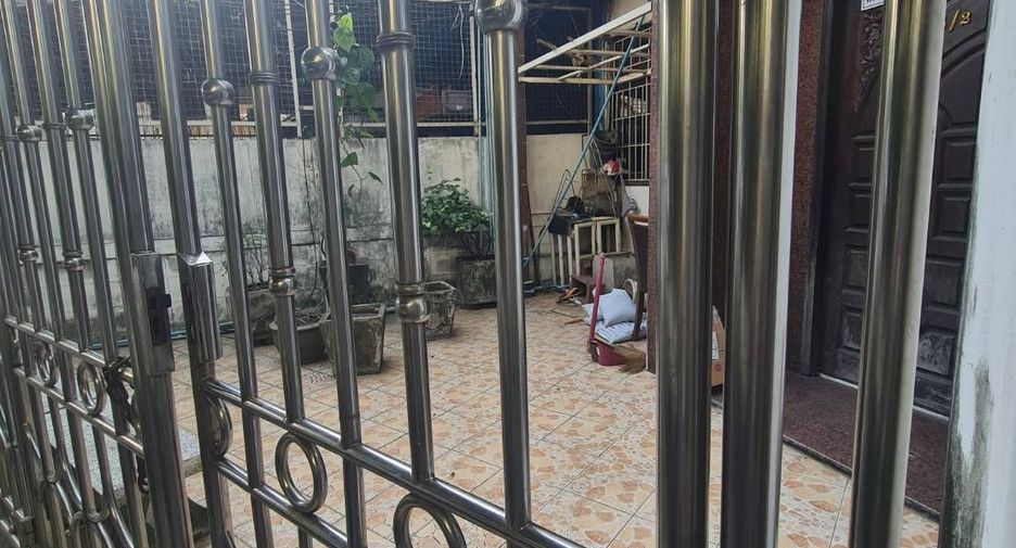 For sale 8 bedrooms townhouse in Bang Rak, Bangkok