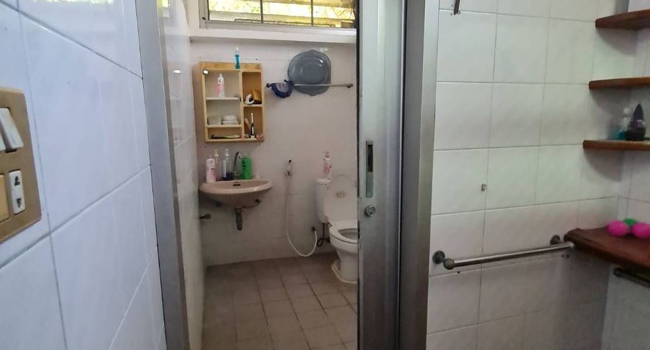 For sale 8 bedrooms townhouse in Bang Rak, Bangkok
