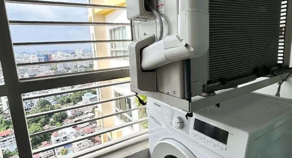 For rent 2 bedrooms condo in Khlong San, Bangkok