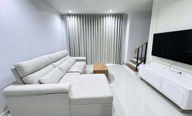 Reihenhaus zur Miete mit 3 Zimmer in Saphan Sung, Bangkok