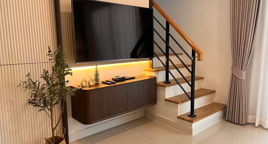 For rent 3 bedrooms townhouse in Bang Phli, Samut Prakan