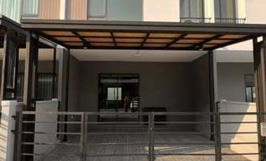 For rent 3 bedrooms townhouse in Bang Phli, Samut Prakan