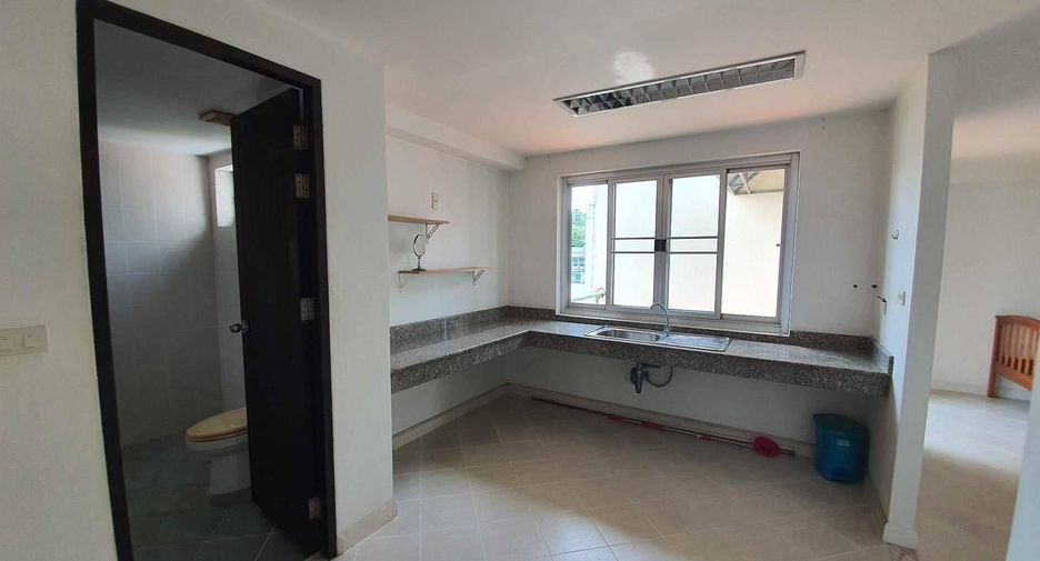 À vendre et à louer 3 chambres maison de ville à Mueang Phuket, Phuket