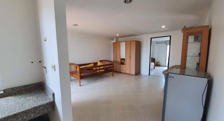 À vendre et à louer 3 chambres maison de ville à Mueang Phuket, Phuket