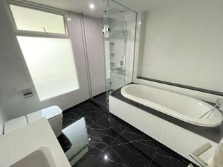 À louer 4 chambres appartement à Watthana, Bangkok