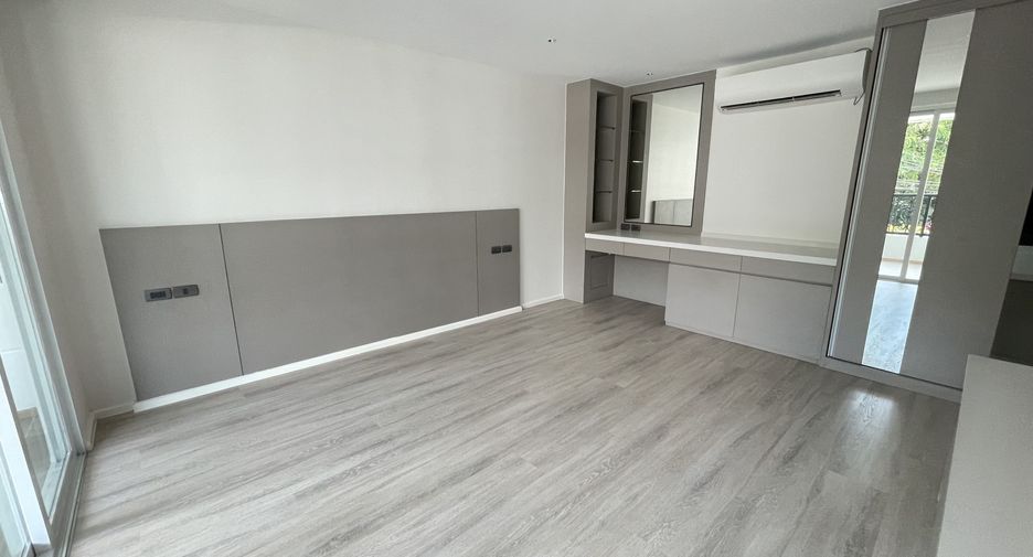 For rent 4 bedrooms apartment in Watthana, Bangkok