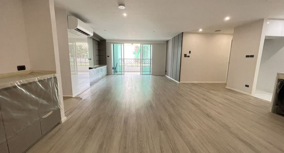 For rent 4 bedrooms apartment in Watthana, Bangkok