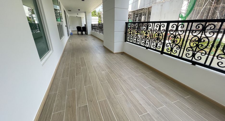 For rent 4 bedrooms apartment in Watthana, Bangkok