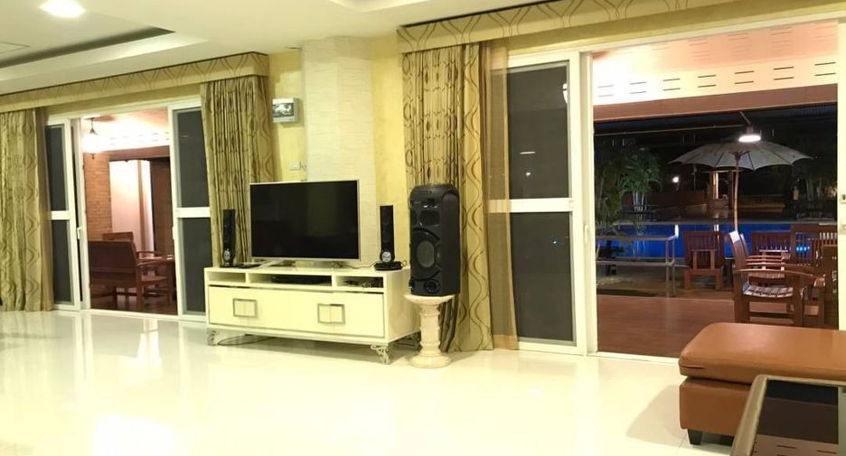 For sale and for rent 11 bedrooms villa in Huay Yai, Pattaya