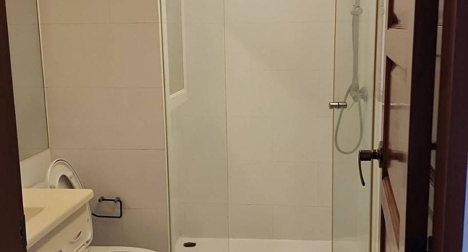 For sale 2 bedrooms condo in Din Daeng, Bangkok