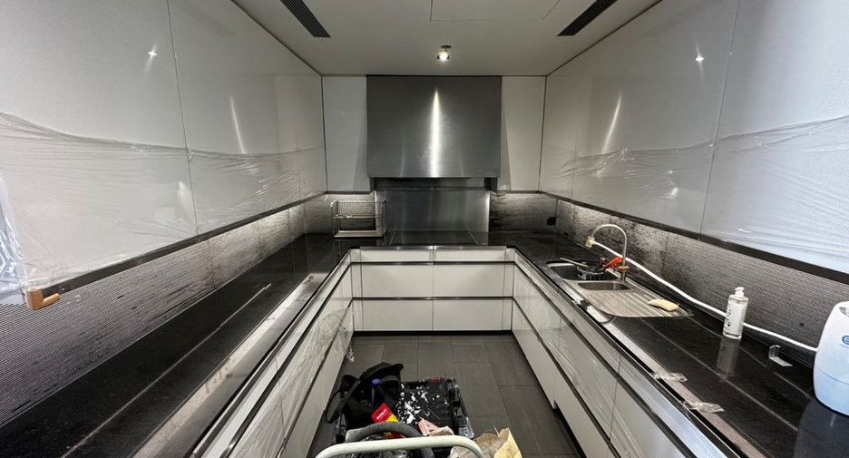 For sale 3 bedrooms condo in Sathon, Bangkok
