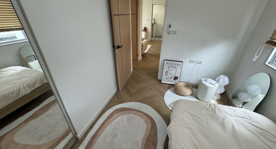 For rent 2 bedrooms condo in Phra Khanong, Bangkok