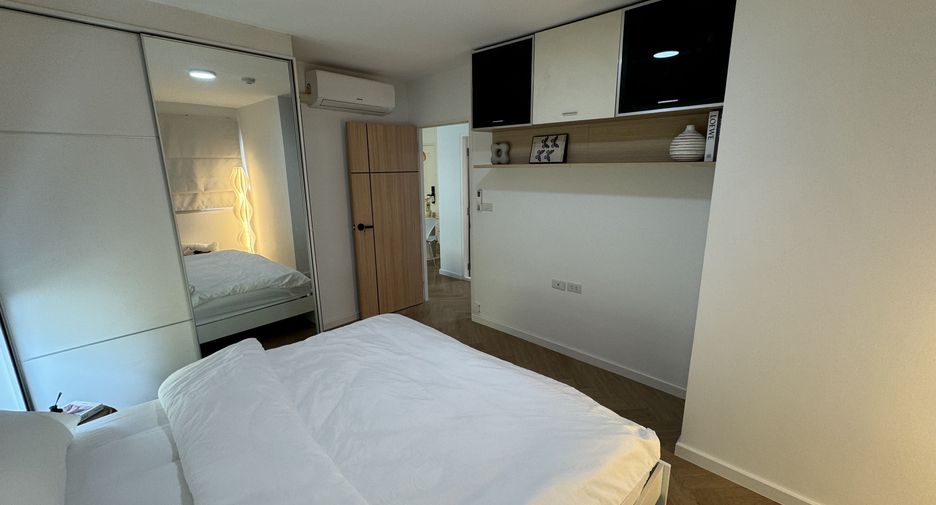 For rent 2 bedrooms condo in Phra Khanong, Bangkok