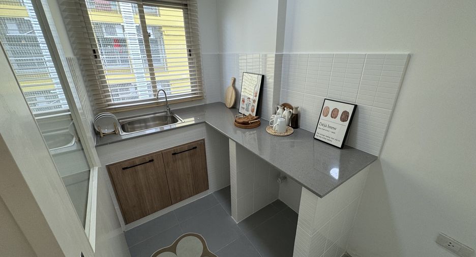 For rent 2 bedrooms condo in Phra Khanong, Bangkok