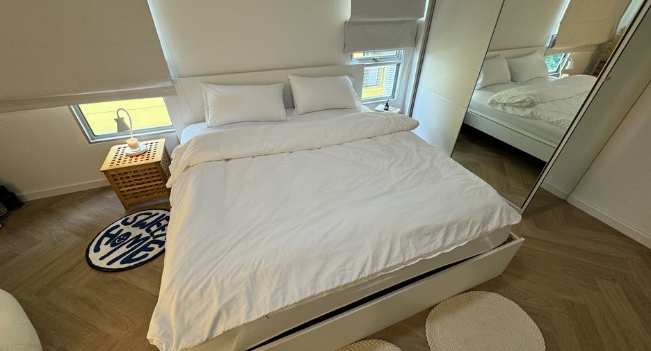 For rent 2 bedrooms condo in Phra Khanong, Bangkok