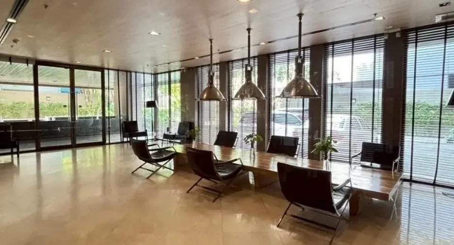 Condo en alquiler de 2 habitaciones en Khlong Toei, Bangkok