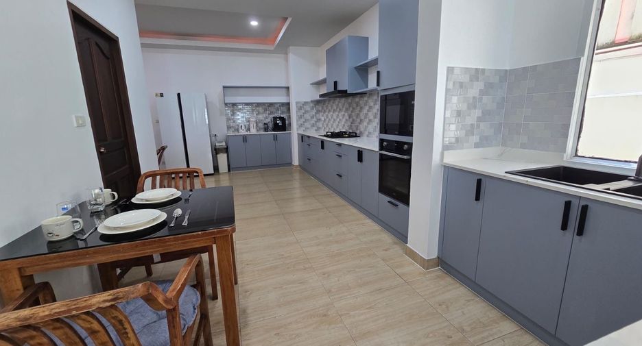 Villa en alquiler de 5 habitaciones en Mueang Phuket, Phuket