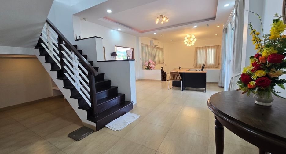 Villa en alquiler de 5 habitaciones en Mueang Phuket, Phuket
