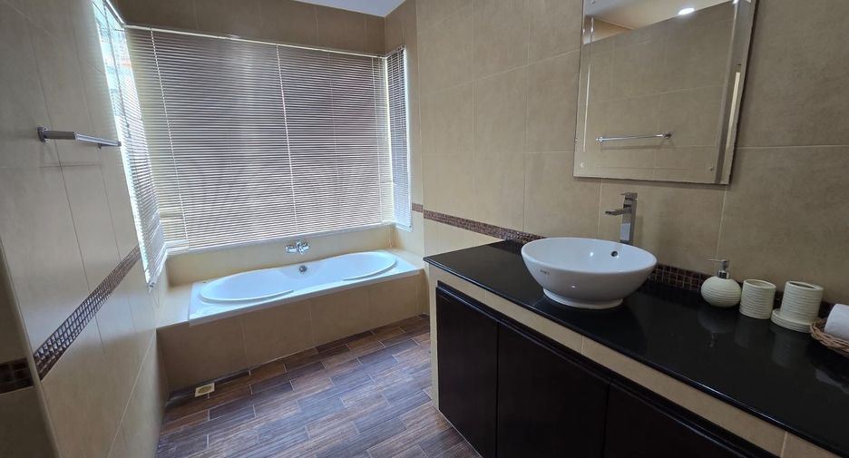 Villa en alquiler de 5 habitaciones en Mueang Phuket, Phuket