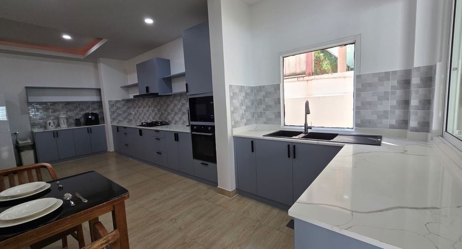 Villa en alquiler de 5 habitaciones en Mueang Phuket, Phuket