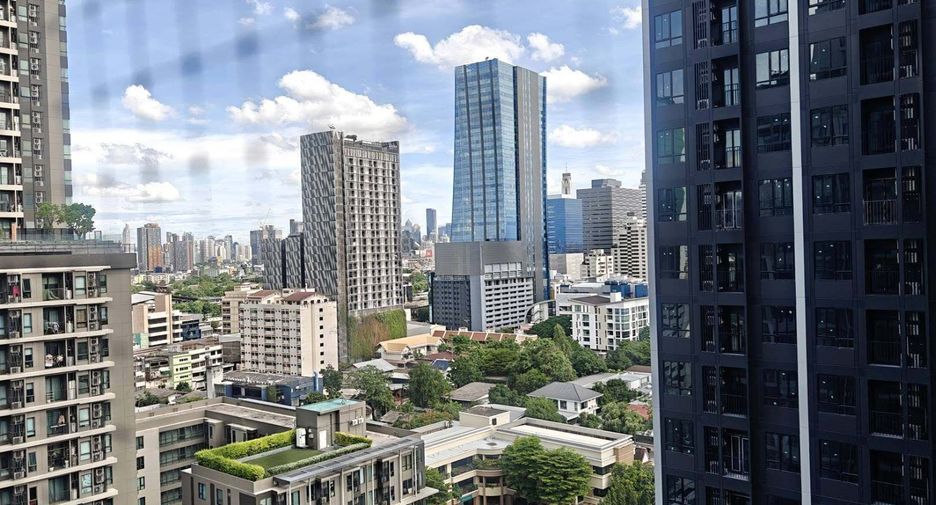For rent 2 bedrooms condo in Phaya Thai, Bangkok