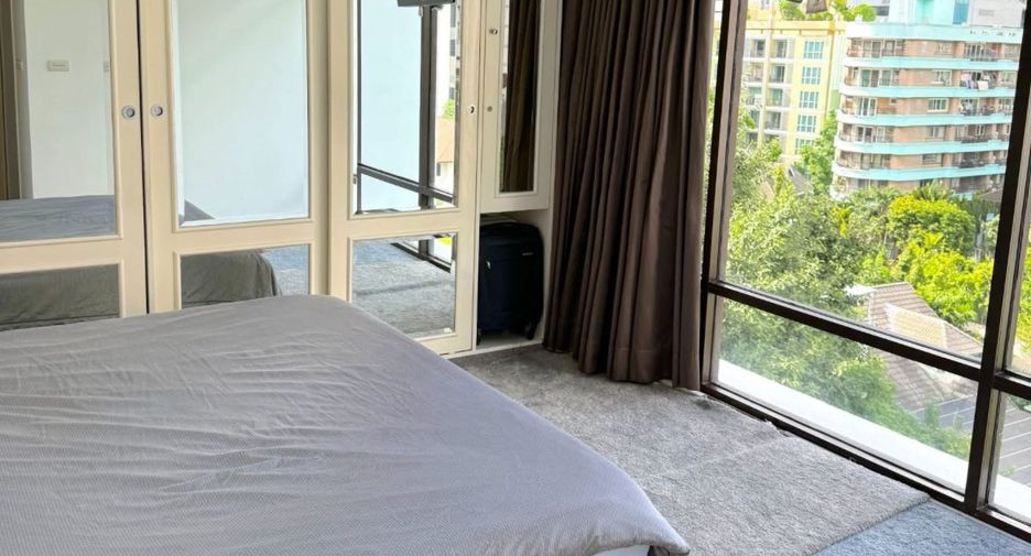 Condo en alquiler de 3 habitaciones en Khlong Toei, Bangkok