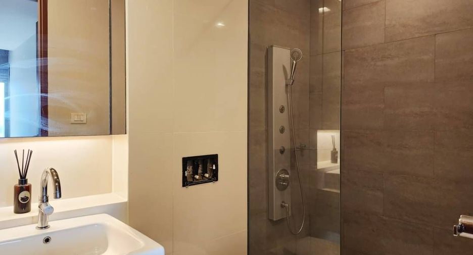 Condo en alquiler de 2 habitaciones en Khlong Toei, Bangkok