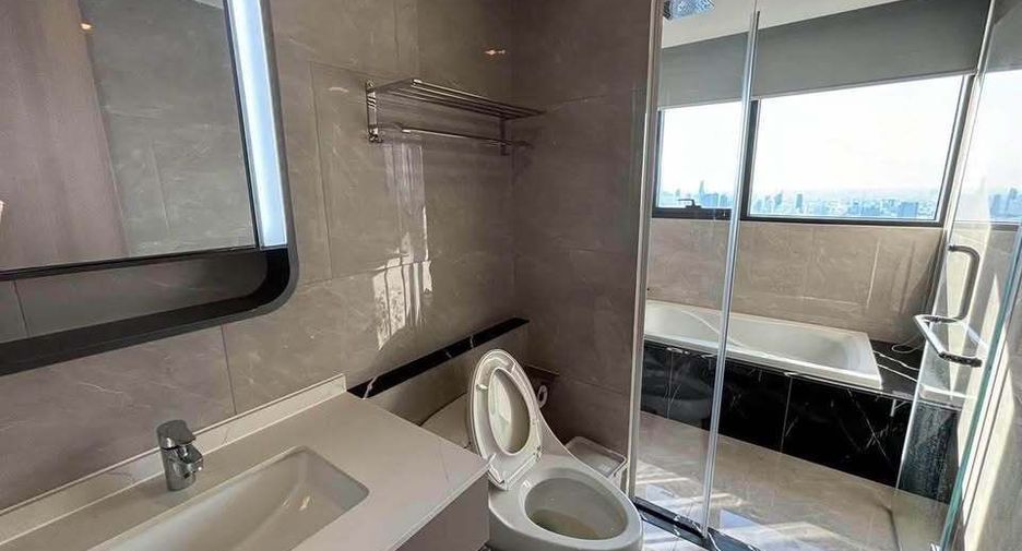 Condo en alquiler de 3 habitaciones en Huai Khwang, Bangkok