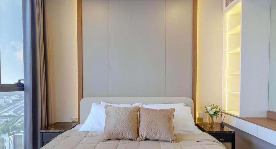 Condo en alquiler de 3 habitaciones en Huai Khwang, Bangkok