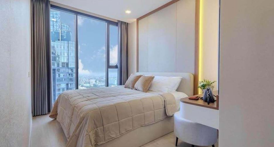 Condo en alquiler de 3 habitaciones en Huai Khwang, Bangkok